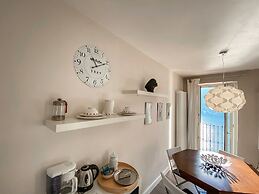 Angela Lake View Apartment