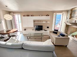 Angela Lake View Apartment