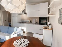 Angela Lake View Apartment