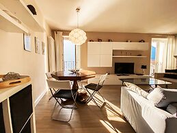 Angela Lake View Apartment
