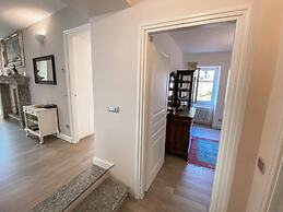 Angela Lake View Apartment