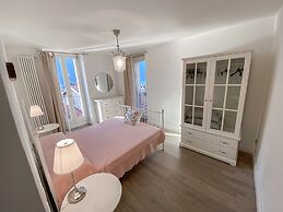 Angela Lake View Apartment