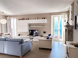 Angela Lake View Apartment