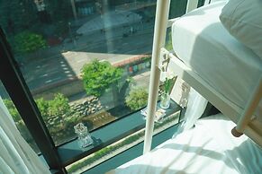 HOTEL LETS ABOVE