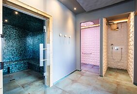Apartment With Access to Infrared Sauna
