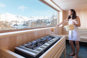 Apartment With Access to Infrared Sauna
