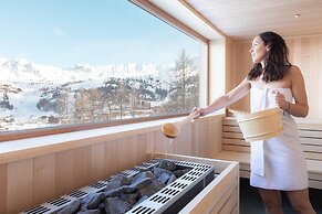 Apartment With Access to Infrared Sauna