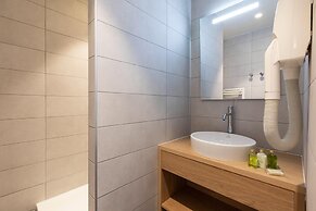 Apartment With Access to Infrared Sauna