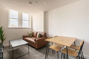 Thornhill House by Guestz