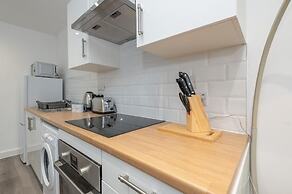 Thornhill House by Guestz