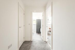 Thornhill House by Guestz
