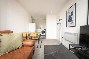 Thornhill House by Guestz