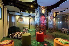 Modern Twin Room With Ski Facilities