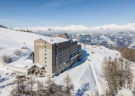 Modern Twin Room With Ski Facilities