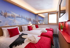 Modern Twin Room With Ski Facilities