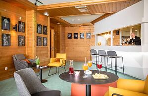 Modern Twin Room With Ski Facilities