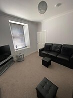 High Street House Sleeps 4 With Parking