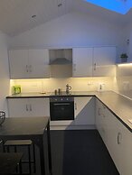 High Street House Sleeps 4 With Parking