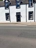 High Street House Sleeps 4 With Parking