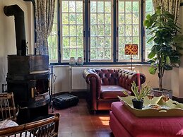 Historic Romantic Pavilion Retreat for 4