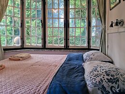 Historic Romantic Pavilion Retreat for 4