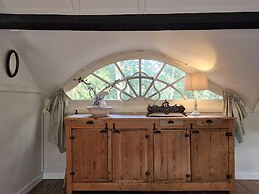 Historic Romantic Pavilion Retreat for 4