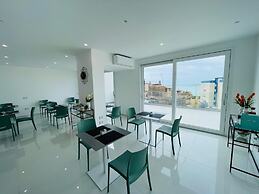 Gheloi Room