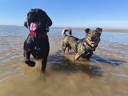 Apartment Sleeps 2 - Pet Friendly, Free Wifi