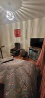 Apartment Sleeps 2 - Pet Friendly, Free Wifi