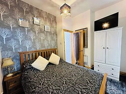 Apartment Sleeps 4 With Beach Access