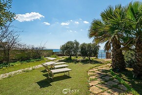 Seaside Villa Apartment With Beach Access