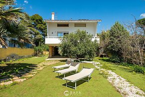 Seaside Villa Apartment With Beach Access