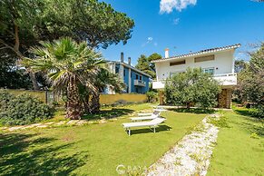 Seaside Villa Apartment With Beach Access