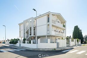 Modern Bright 2BR Retreat With Balcony