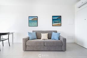 Modern Bright 2BR Retreat With Balcony