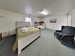 Mountain View Cedar Lodge Cabin