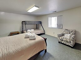 Mountain View Cedar Lodge Cabin