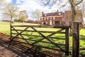 Stunning Five BD Home Near Tewkesbury