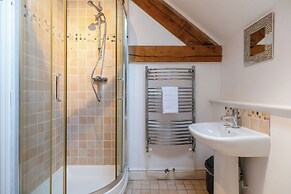 Stunning Five BD Home Near Tewkesbury