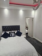 Denhomes Luxury Flat