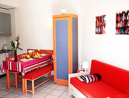 Sunlit Duplex Maisonette Near the Beach