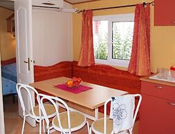 Spacious Beachside Family Stay