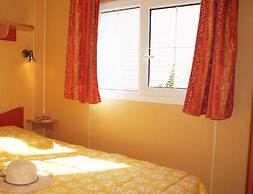 Spacious Beachside Family Stay