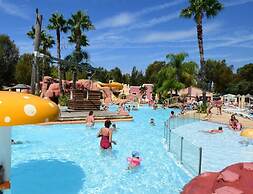 Spacious Beachside Family Stay
