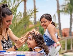 Family Lodge Near Beach & Pool