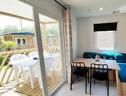 Comfortable Coastal Stay for 4