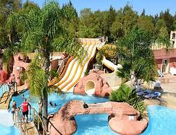 Comfortable Coastal Stay for 4