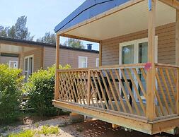 Comfortable Coastal Stay for 4