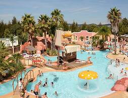 Comfortable Coastal Stay for 4