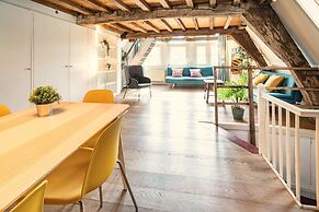 Stylish Duplex Apartment for 10